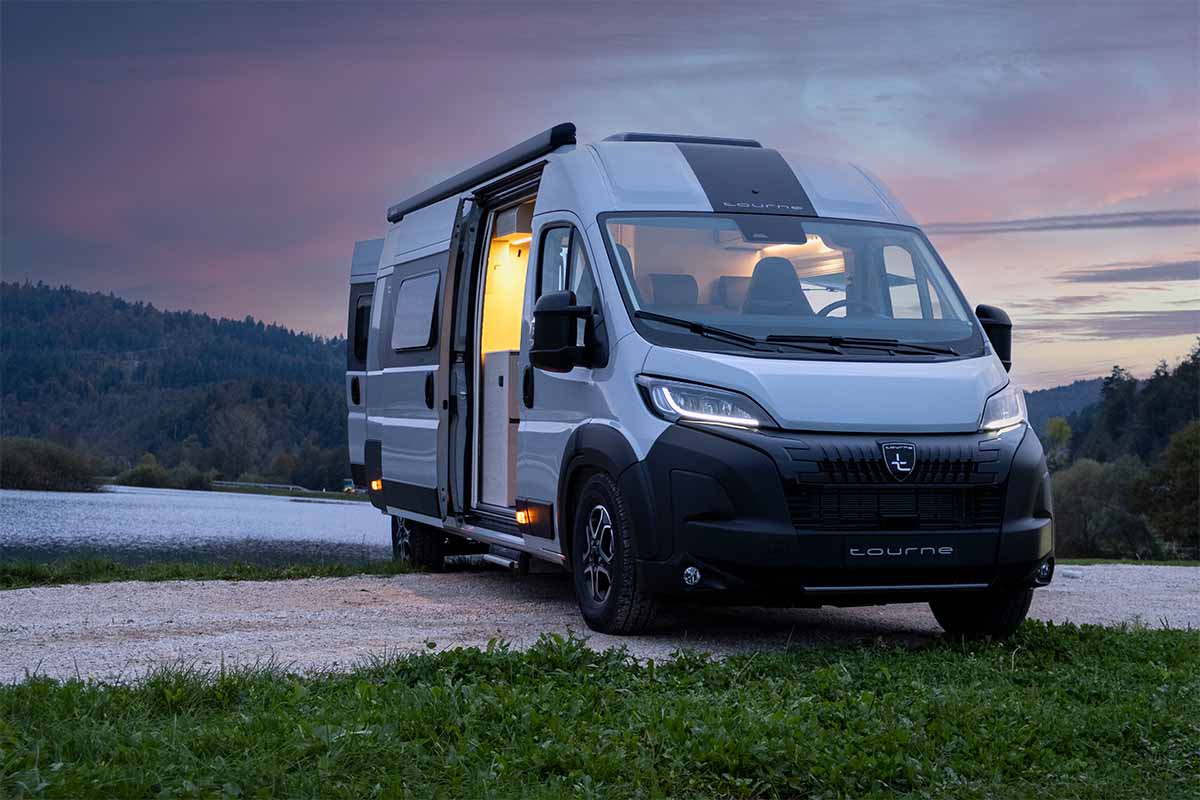 silberner Tourne Cruise von vorne